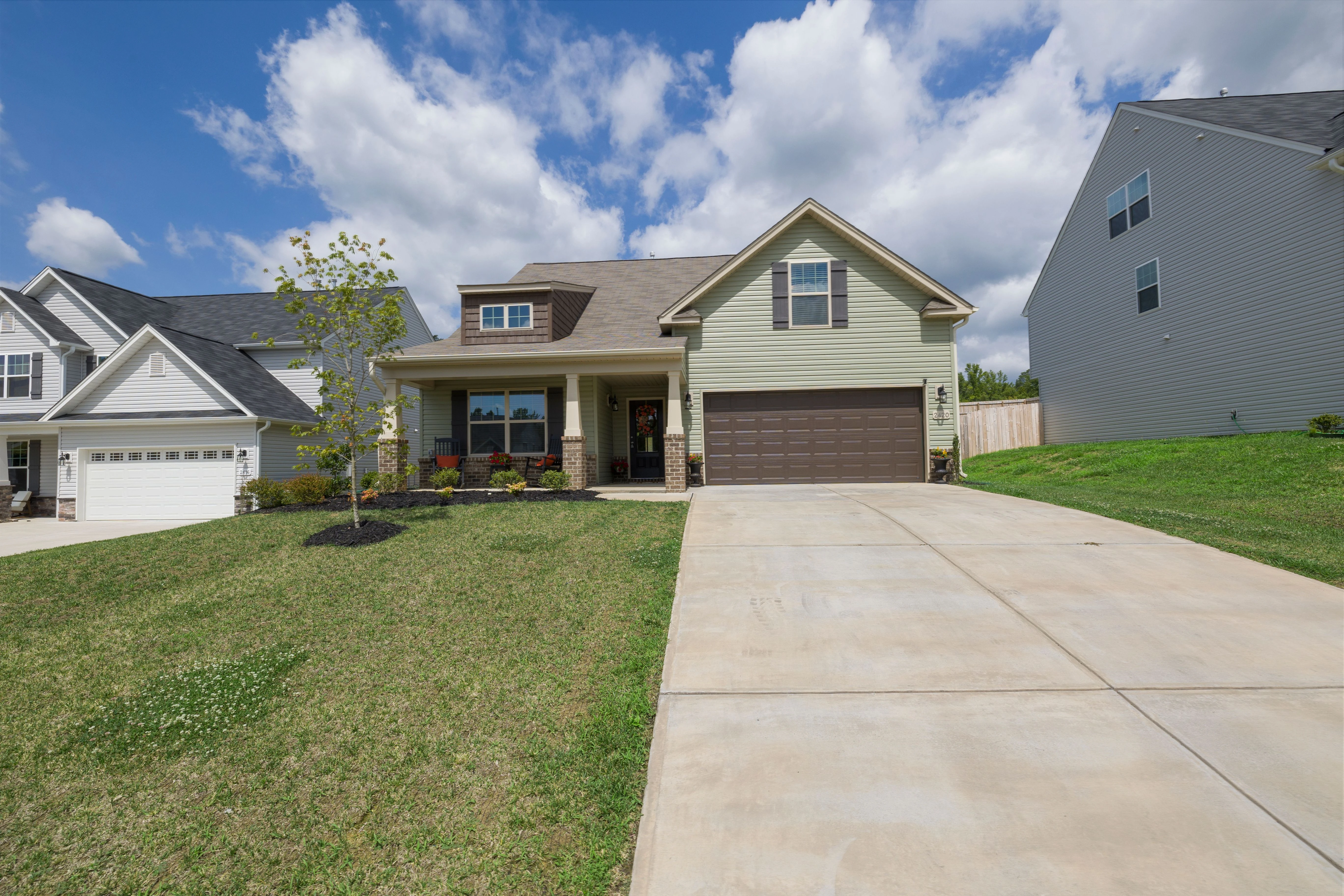 Residential garage door in Central Arlington
