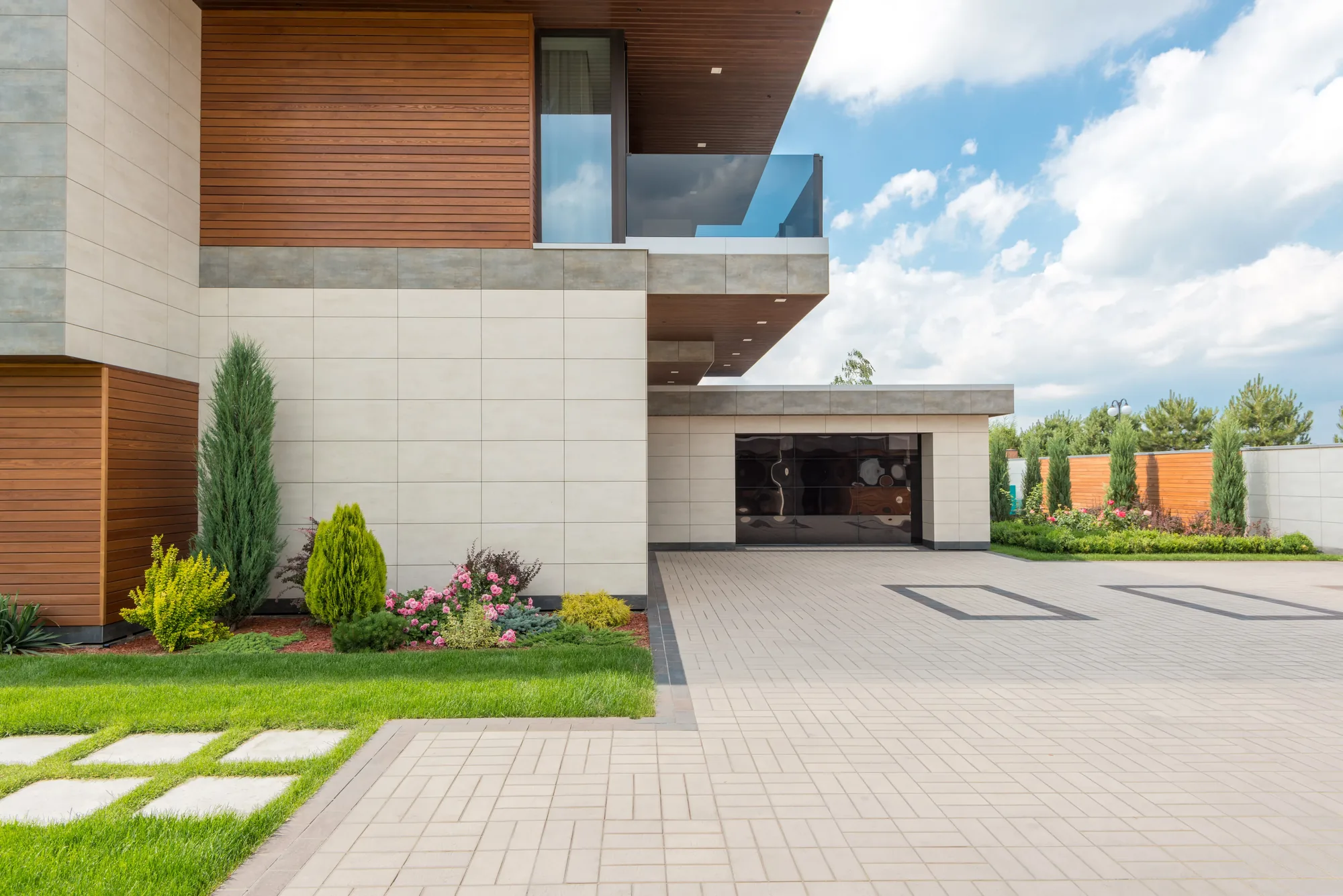 Residential garage door in Midlothian